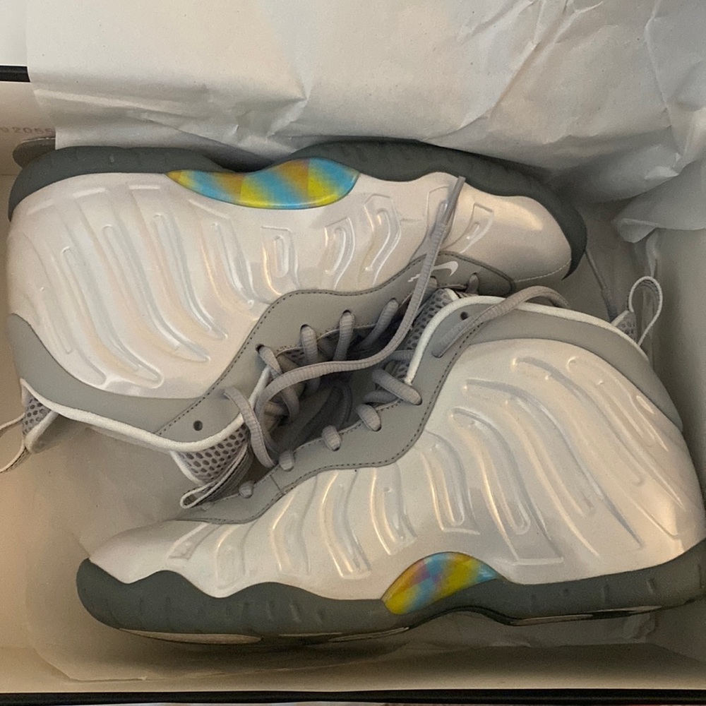 Nike foams kids 5.5y for sale only for sale only wore 2 times
